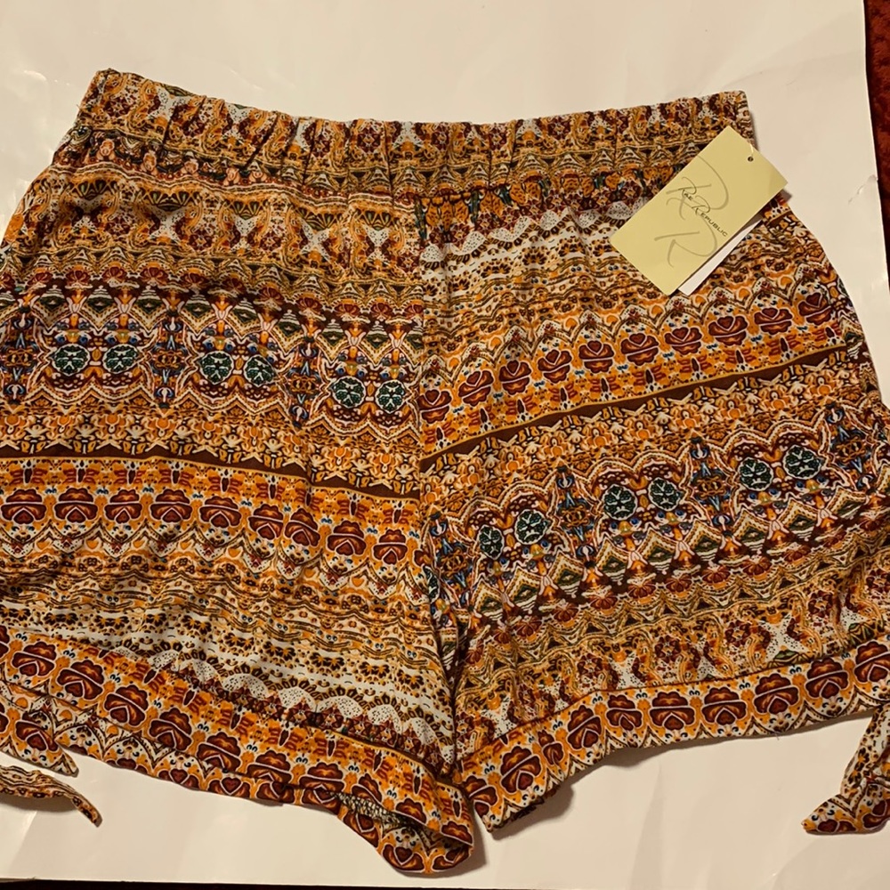 Rae Republic misses petite shorts color is rust boarder size PXL